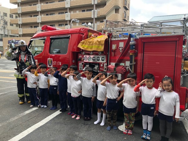 インターナショナルスクール大阪　鶴見　避難訓練　消防車サムネイル