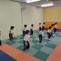 年少　運動会　ダンス　インターナショナルスクールサムネイル