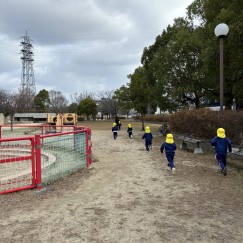 年少　マラソン　鶴見緑地公園　インターナショナルスクールサムネイル