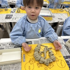 粘土　art lesson 　clay 　年中　インターナショナルスクールサムネイル